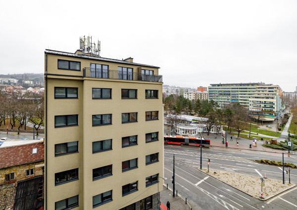 Na predaj 2-izbový slnečný byt v Starom meste s garážovým parkovaním