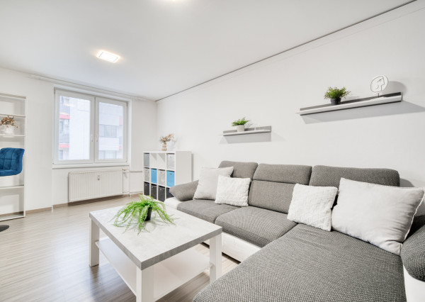 Na prenájom kompletne zariadený 2-izbový byt v centre Malaciek