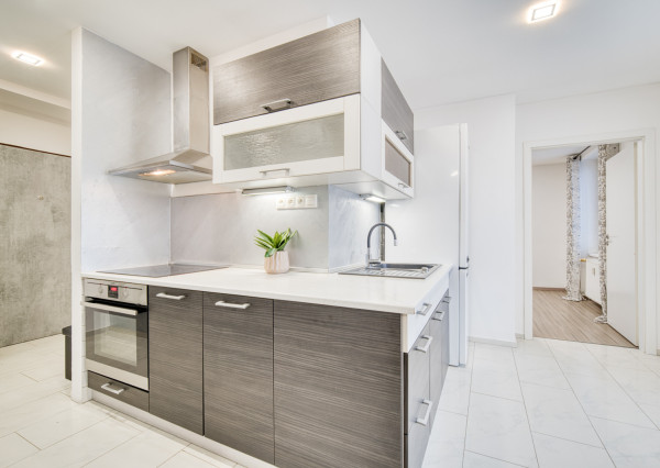 Na prenájom kompletne zariadený 2-izbový byt v centre Malaciek