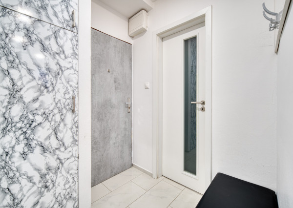 Na prenájom kompletne zariadený 2-izbový byt v centre Malaciek