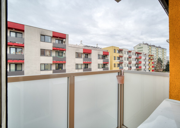 Na prenájom kompletne zariadený 2-izbový byt v centre Malaciek