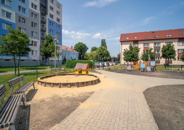 Na prenájom kompletne zariadený 2-izbový byt v centre Malaciek