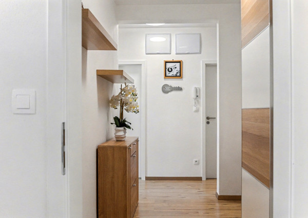 REZERVOVANÉ: Na predaj moderný 2-izbový byt na Zlatovskej ulici v Trenčíne