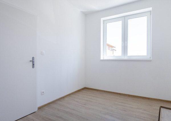 Predaj 4-izbová bytová jednotka v dvojdome v Lehniciach