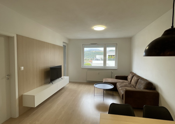 Na prenájom vkusne zariadený 2-izbový byt v Trenčíne