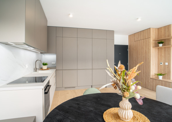 Na prenájom exkluzívny 2-izbový byt s terasou v centre Bratislavy