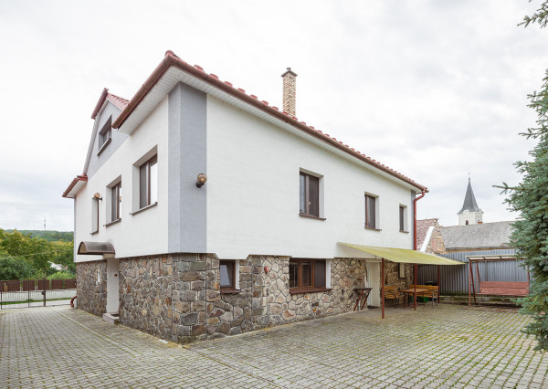 Na predaj 2-generačný rodinný dom v obci Zámutov