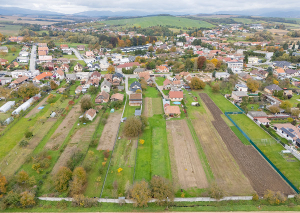 Na predaj rodinný dom so slnečným pozemkom-Veľké Chlievany