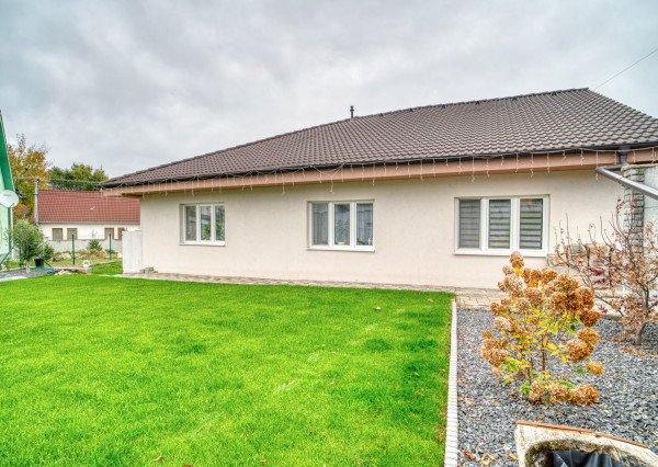 Na predaj priestranný 4-izbový rodinný dom v Malženiciach