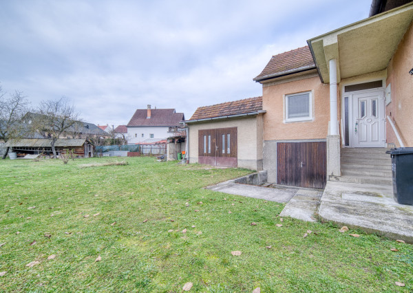 Na predaj rodinný dom vhodný na rekonštrukciu v Uhrovci