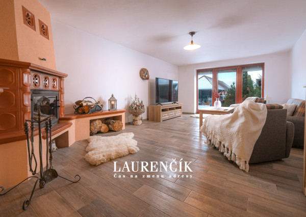 Na predaj veľkorysý 7-izbový rodinný dom v obci Podlužany