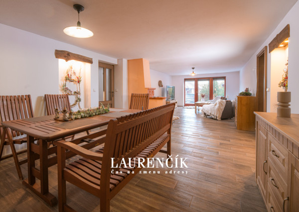 Na predaj veľkorysý 7-izbový rodinný dom v obci Podlužany