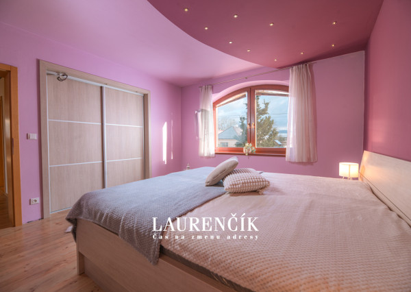 Na predaj veľkorysý 7-izbový rodinný dom v obci Podlužany