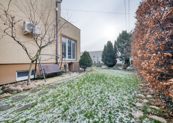 Na predaj dvojpodlažný 4-izbový dom v Malackách