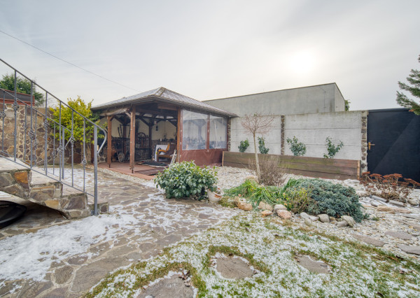 Na predaj dvojpodlažný 4-izbový dom v Malackách