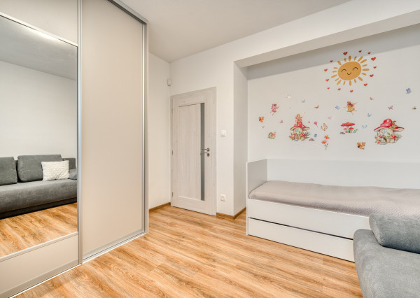 Na predaj príjemný 4-izbový byt v pokojnej časti Tomášova