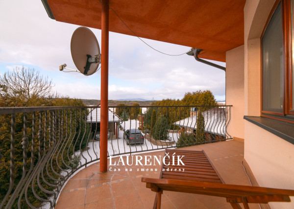 Na predaj veľkorysý 7-izbový rodinný dom v obci Podlužany