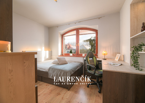 Na predaj veľkorysý 7-izbový rodinný dom v obci Podlužany