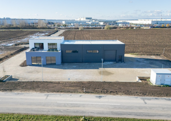 Na predaj administratívno-skladový objekt pri Trnave, v obci Zavar