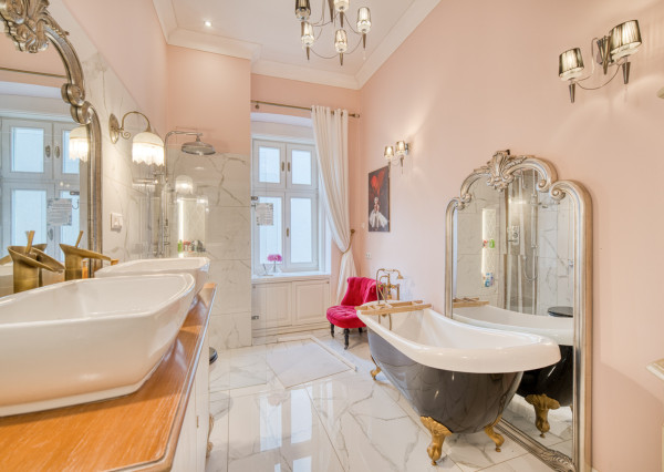 Na prenájom exkluzívny 3-izbovy byt v Starom Meste