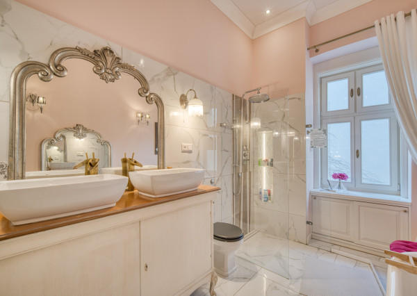 Na prenájom exkluzívny 3-izbovy byt v Starom Meste