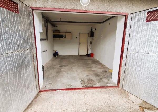 Rezervované...TOP/ Rybany - 2 izbový byt s loggiou a s garážou