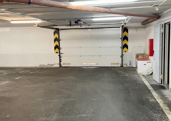 Kompletne zariadený 3-izbový byt s loggiou a garážovým státím v cene