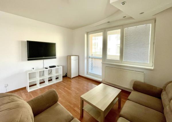 Kompletne zariadený 3-izbový byt s loggiou a garážovým státím v cene