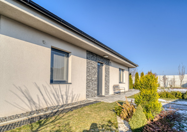 Na predaj kompletne zariadený rodinný dom vo Voderadoch