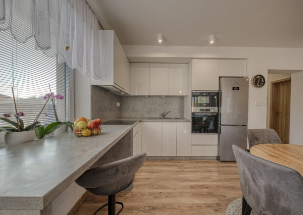 Na predaj kompletne zariadený rodinný dom vo Voderadoch