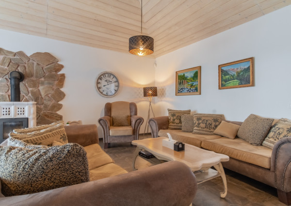 Na predaj exkluzívny rodinný dom s dvoj-garážou v podtatranskej obci Veľký Slavkov