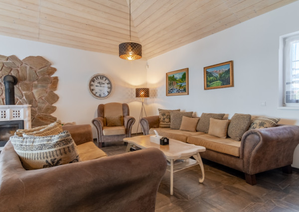 Na predaj exkluzívny rodinný dom s dvoj-garážou v podtatranskej obci Veľký Slavkov