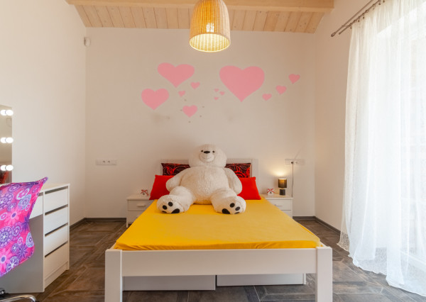 Na predaj exkluzívny rodinný dom s dvoj-garážou v podtatranskej obci Veľký Slavkov