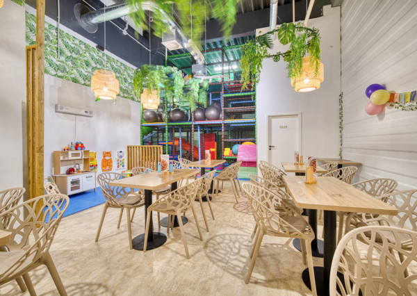 Na odstúpenie kaviareň s detským ihriskom v OC MOLO v Pezinku