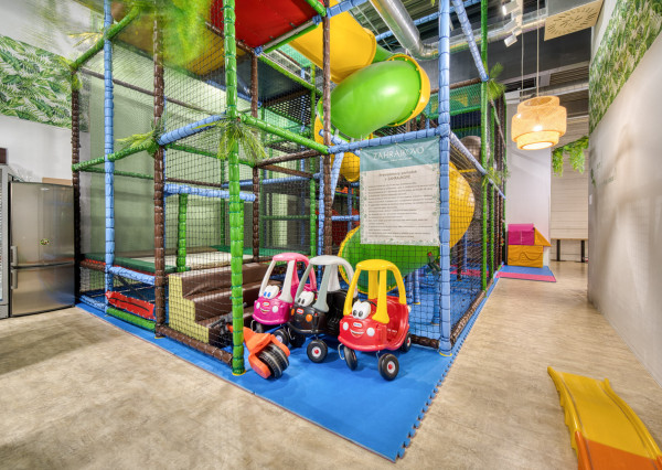 Na odstúpenie kaviareň s detským ihriskom v OC MOLO v Pezinku