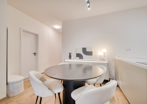 Na predaj zariadený 2-izbový byt s balkónom v Rovinke