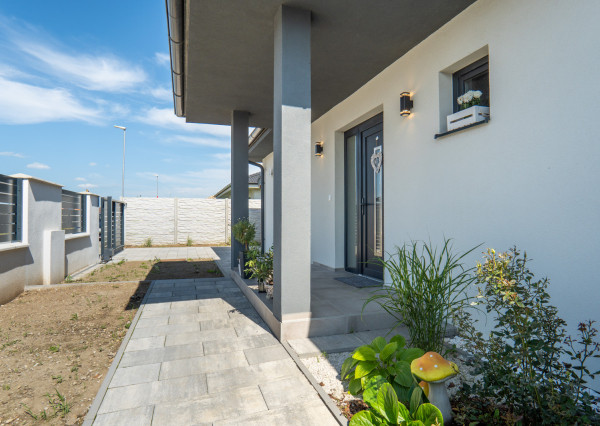 Na predaj novostavba s garážou a dvoma kúpeľňami v Senci