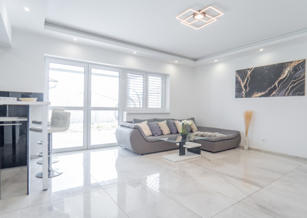 Na predaj novostavba s garážou a dvoma kúpeľňami v Senci