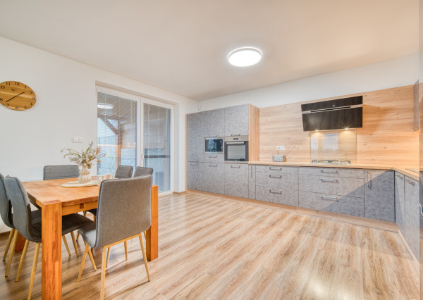 Na predaj príjemný 4-izbový byt so záhradou v Tomášove