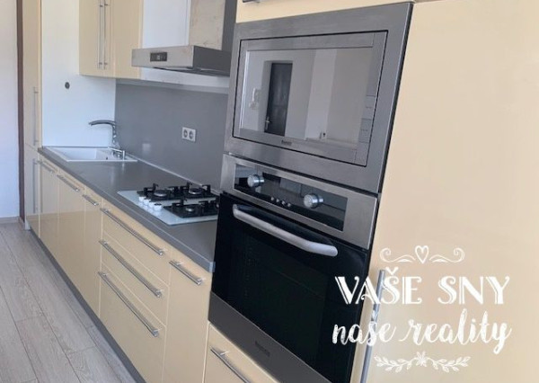 Na prenájom  veľký, zariadený 2 izb byt mestská časť SIHOŤ 1  v Trenčíne .