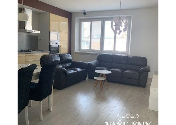 Na prenájom  veľký, zariadený 2 izb byt mestská časť SIHOŤ 1  v Trenčíne .