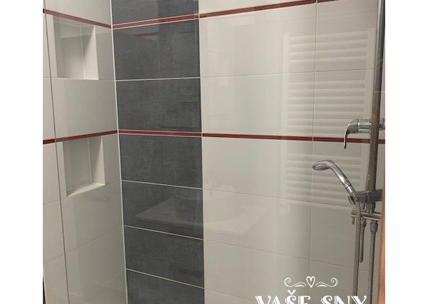 Na prenájom  veľký, zariadený 2 izb byt mestská časť SIHOŤ 1  v Trenčíne .