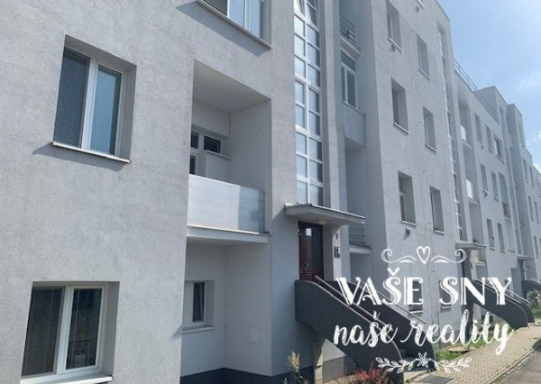 Na prenájom  veľký, zariadený 2 izb byt mestská časť SIHOŤ 1  v Trenčíne .