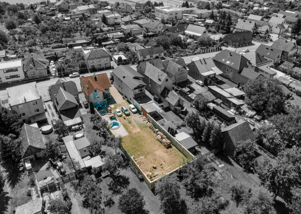 REZERVOVANÉ: Na predaj poschodový 5-izbový rodinný dom v obci Beluša