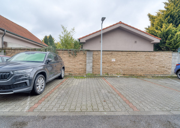 Na predaj veľkorysý 3-izbový byt s parkovacím státím v Rovinke