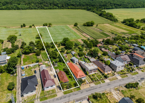 REZERVOVANÉ: Na predaj rozmerný pozemok vhodný na výstavbu v obci Moravany časť Lučkovce