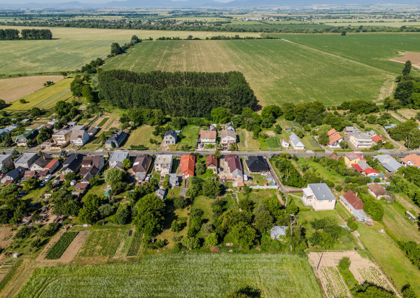 REZERVOVANÉ: Na predaj rozmerný pozemok vhodný na výstavbu v obci Moravany časť Lučkovce