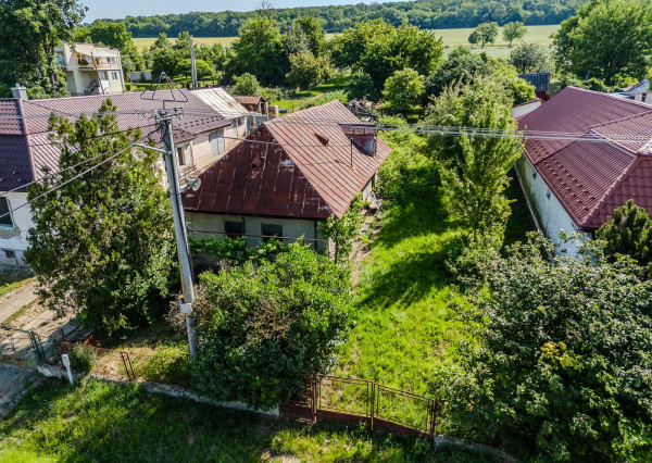 REZERVOVANÉ: Na predaj rozmerný pozemok vhodný na výstavbu v obci Moravany časť Lučkovce