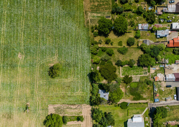 REZERVOVANÉ: Na predaj rozmerný pozemok vhodný na výstavbu v obci Moravany časť Lučkovce