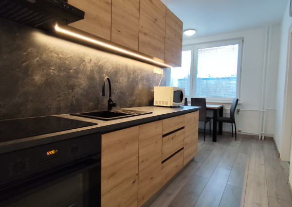 Na prenájom zrekonštruovaný 2-izbový byt v Bánovciach nad Bebravou